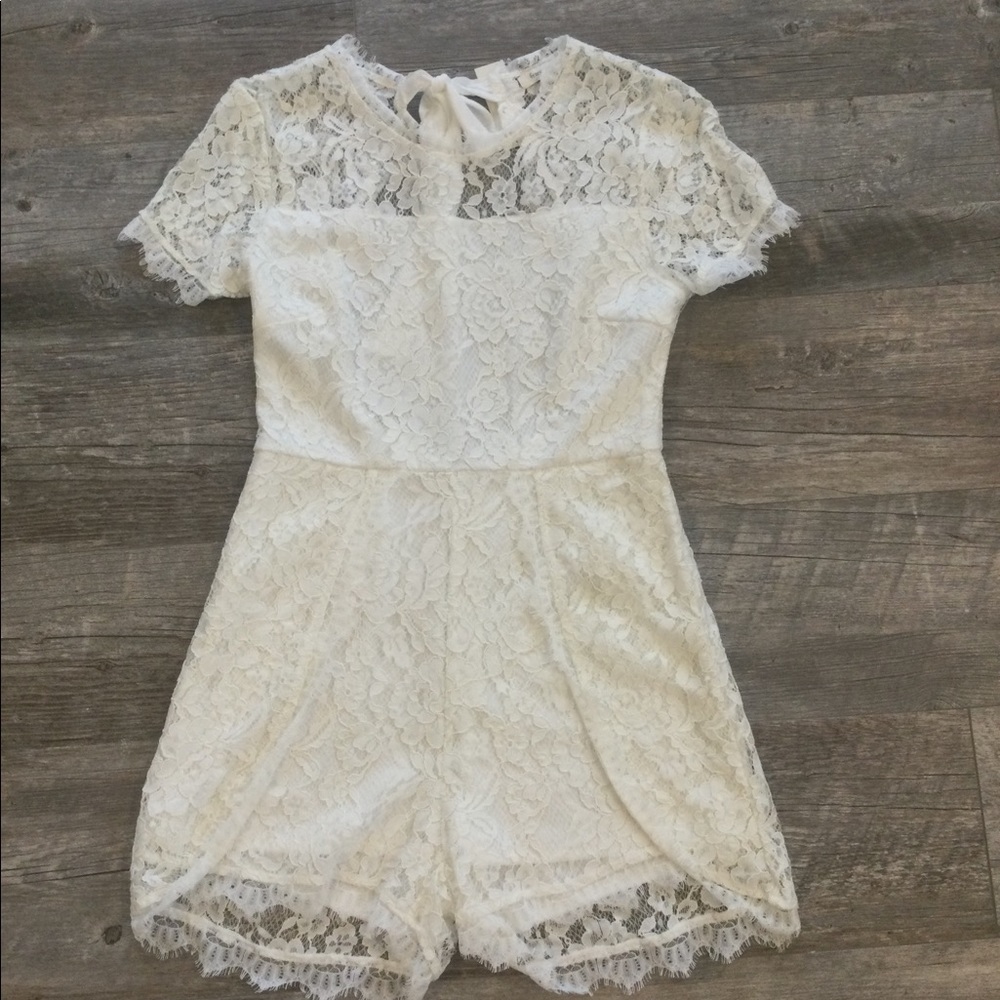 Francesca white lace romper large NWT.